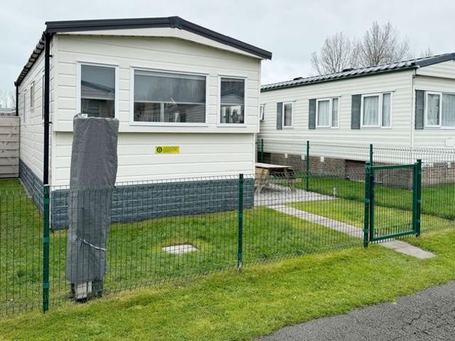 Recente en perfect onderhouden stacaravan op gehuurd perceel