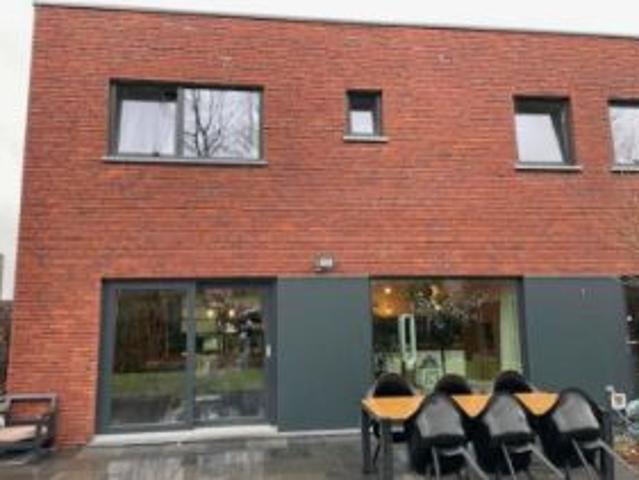 Recente, energiezuinige woning met 4 slaapkamers