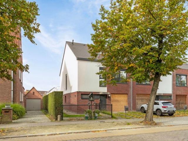 Recente instapklare woning met 4 slaapkamers !