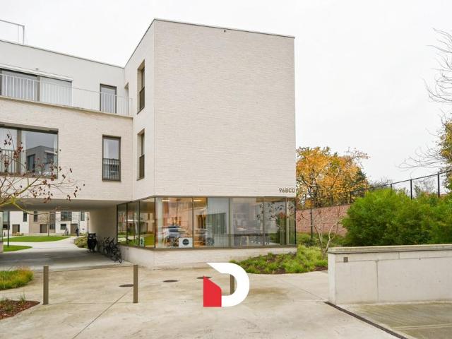 Recente kantoorruimte met 2 parkings op toplocatie te Sint Michiels Brugge