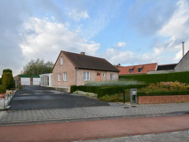Recente vrijstaande woning te Ingelmunster met atelier