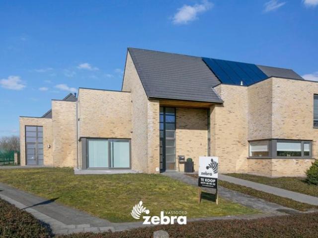 Recente woning met 3 slaapkamers te Aartrijke!