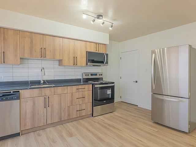 Recently Renovated And Modern Townhomes For Rent | Enjoy The Con
