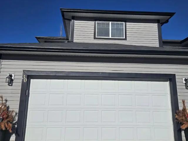 Recently renovated, open concept, corner unit,private Entrance,1/2 double garage