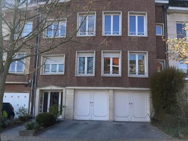 Recently renovated nice 2 rooms apartment
