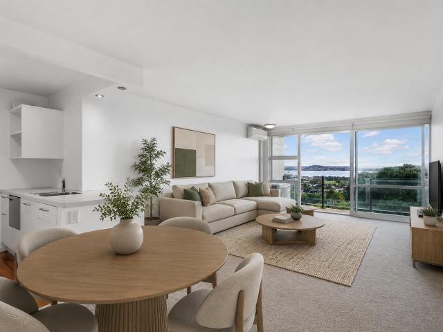 Recently Refreshed with Spectacular Harbour & City Views