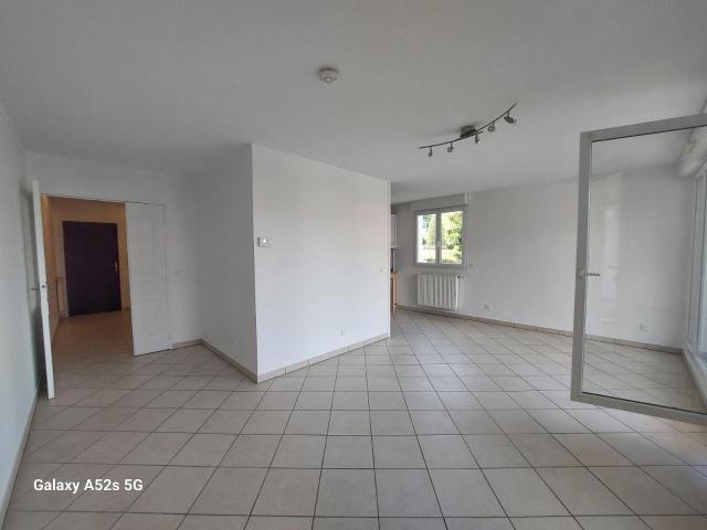 Recherche location DOMENE, contactez notre agence pour une visite: appartement T3 à louer à DOMENE N°GES93280022 585 location