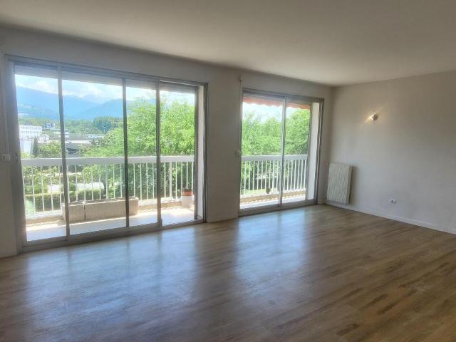Recherche location MEYLAN, contactez notre agence pour une visite: appartement T4 à louer à MEYLAN N°LAPP101532 location