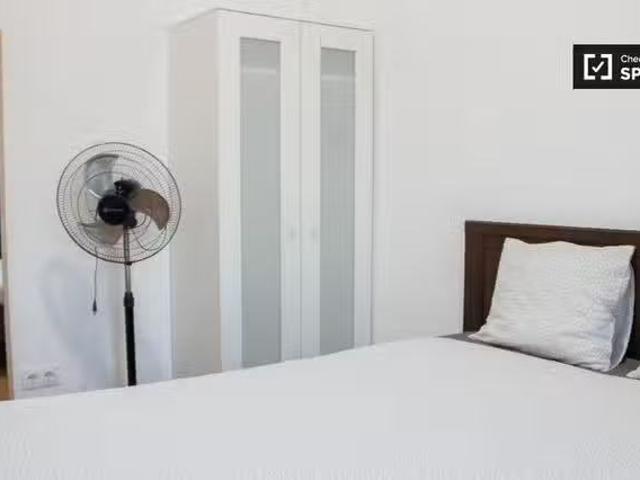 ¡Recién llegado! Acogedora habitación en alquiler en apartamen.