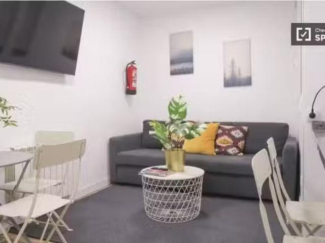 Bonito Apartamento de 3 dormitorios en alquiler en Embajadores.