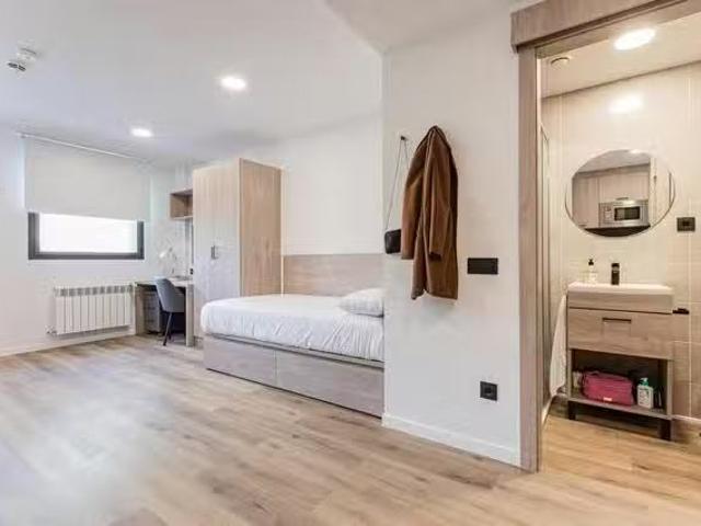 Bonito Estudio en Avenida del Cardenal Herrera Oria