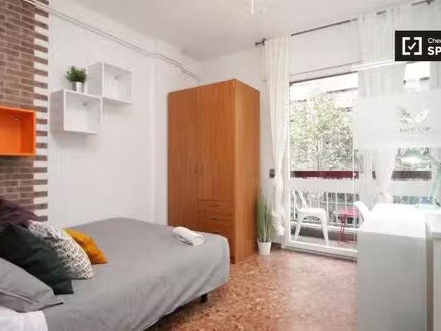 Único Gran habitación en piso compartido por Eixample, Barcelona