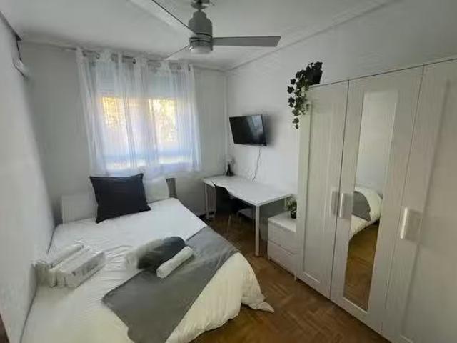 ¡Oferta! Habitación en Avenida General Perón, Cuatro Caminos