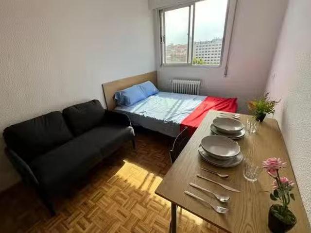 ¡En alquiler! Habitación en Avenida de Brasilia, Guindalera