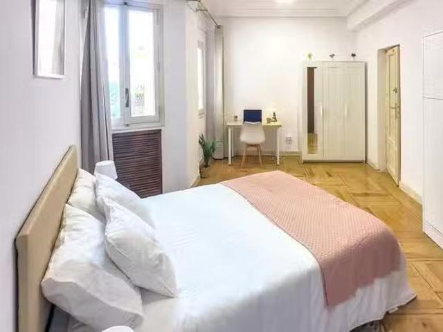 Único Habitación en Avenida de Filipinas, Vallehermoso
