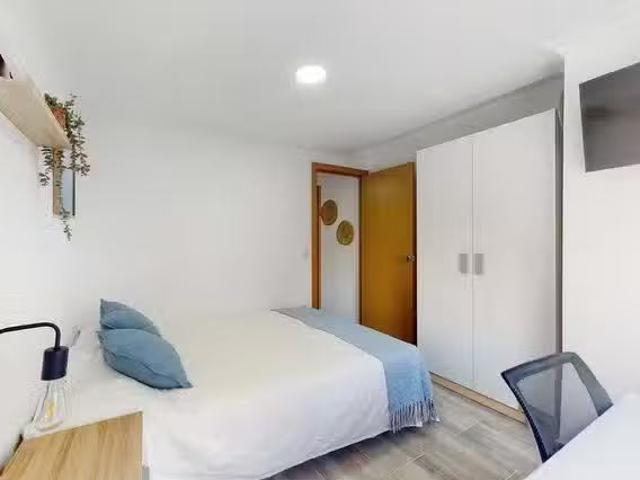 ¡Oferta! Habitación en Avinguda de Burjassot