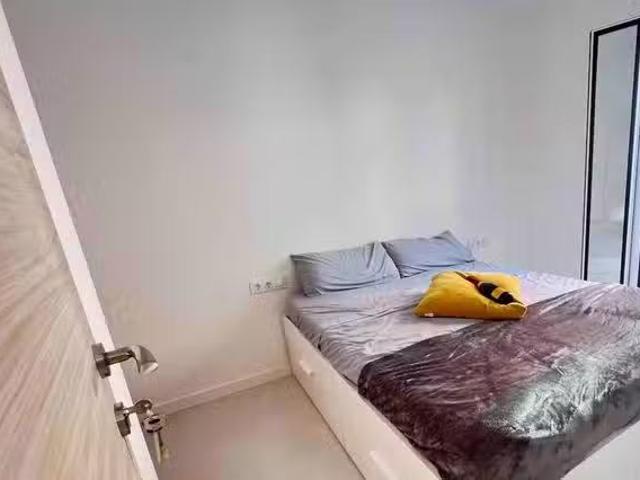 ¡Recién llegado! Habitación en Avinguda del Cardenal Vidal i B.