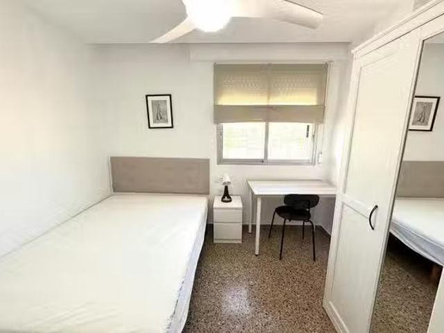 ¡Renta! Habitación en Avinguda del Doctor Waksman, Quatre Carr.