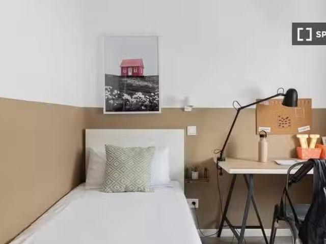 Encantador Habitación en alquiler en apartamento de 3 dormitor.