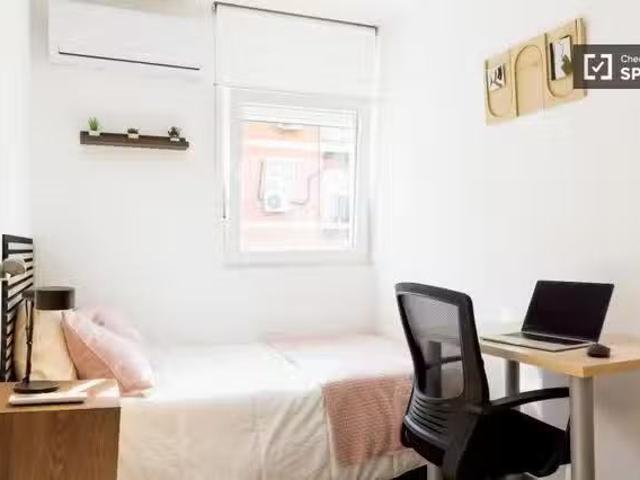 ¡Recién llegado! Habitación en alquiler en apartamento de 3 do.