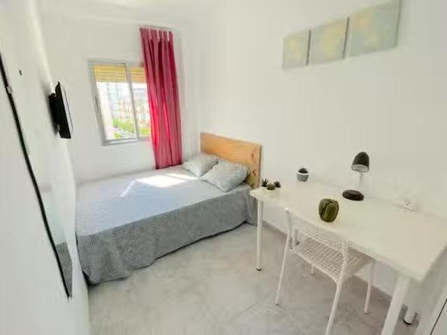 Único Habitación en Barriada la Palmilla, La Palmilla Doctor M.