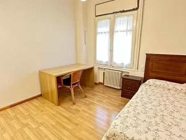 ¡Recién llegado! Habitación en Calle Mariano Barbasán, Univers.