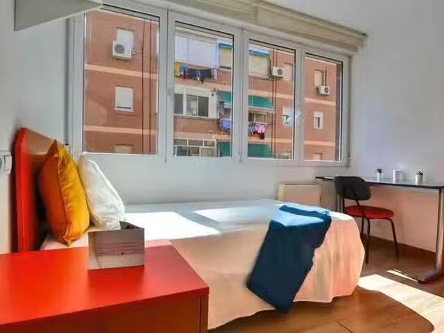 ¡En alquiler! Habitación en Calle Amapola