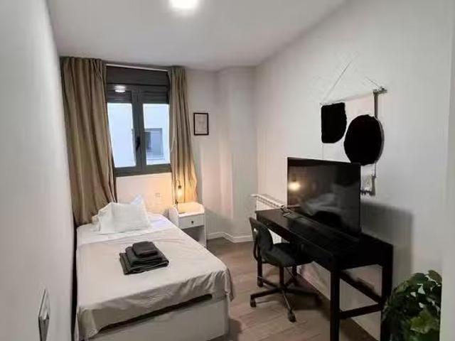 Bonito Habitación en Calle de Mira El Sol, Embajadores