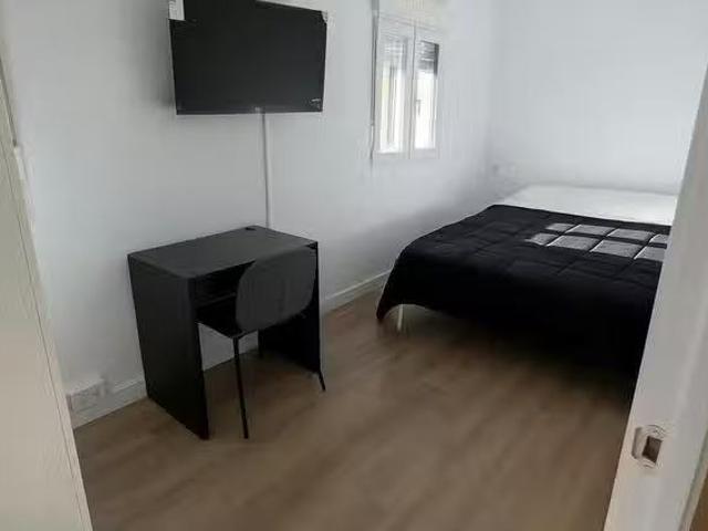 Encantador Habitación en Calle de Nicolás Usera, Usera