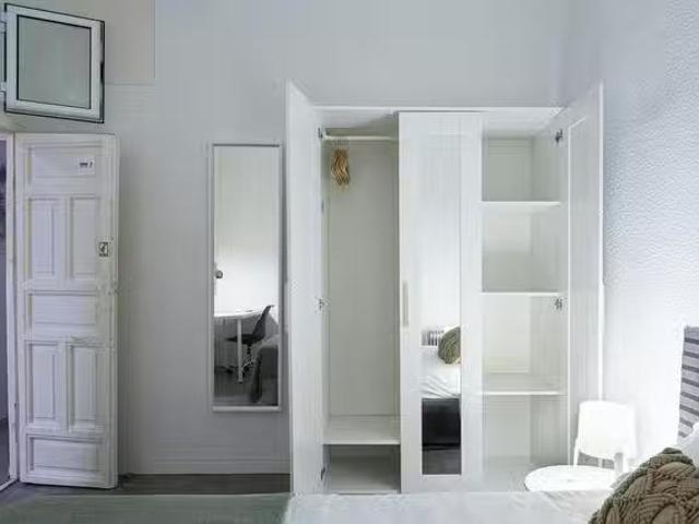 Acogedor Habitación en Calle de Noviciado, Universidad