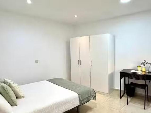 ¡En alquiler! Habitación en Calle de Atocha, Cortes