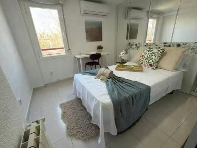 Bonito Habitación en Calle de Amposta, San Blas Canillejas
