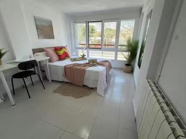 Único Habitación en Calle de Amposta, San Blas Canillejas