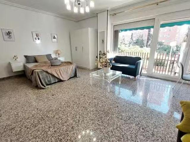 Acogedor Habitación en Calle de Antonio Machado, Valdezarza