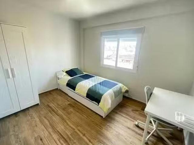 Acogedor Habitación en Calle de Antonio Sangenis, Delicias