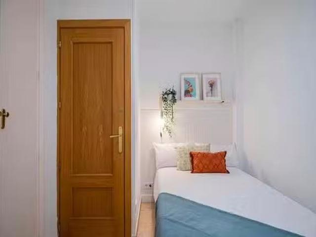 Acogedor Habitación en Calle de Bravo Murillo