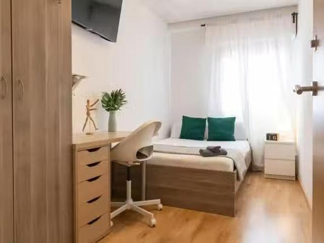 Nuevo Habitación en Calle de Calatrava, Palacio