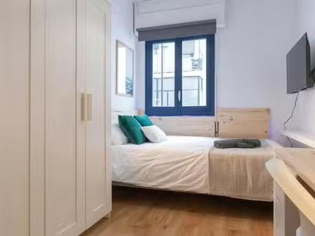 ¡Oferta! Habitación en Calle de Calatrava, Palacio