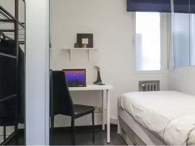 Barato Habitación en Calle de Federico Gutiérrez