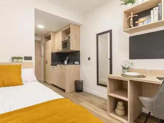 Acogedor Habitación en Calle de Francisco Sancha, Valverde