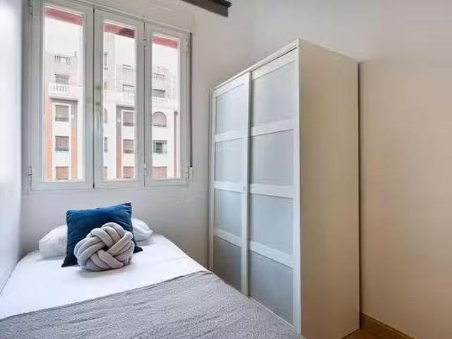 ¡Recién llegado! Habitación en Calle de Ibiza