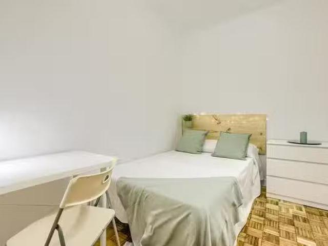 Bonito Habitación en Calle de Lope de Rueda, Ibiza