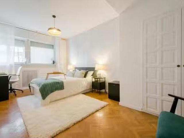 ¡Recién llegado! Habitación en Calle de Raimundo Fernández Vil.