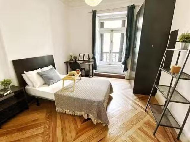 Bonito Habitación en Calle de Sagasta
