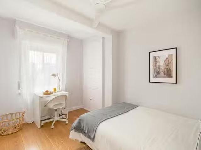 Acogedor Habitación en Calle de Sirio, Estrella