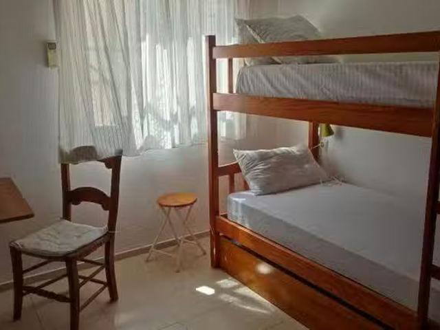Acogedor Habitación en Calle Pedro Gómez Chaix, Los Tilos