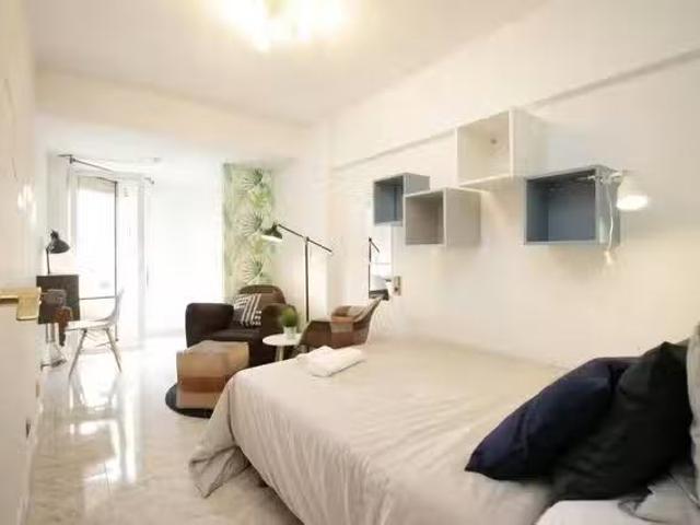 Único Habitación en Carrer de Wellington, El Parc i la Llacuna.