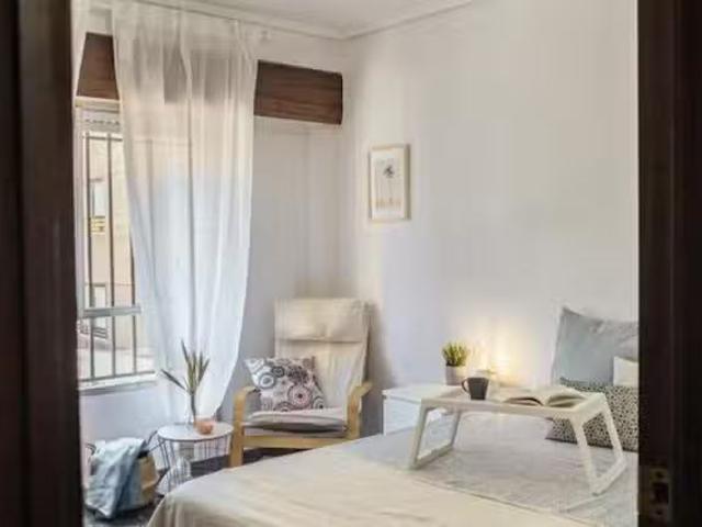 Acogedor Habitación en Carrer de Jaume Roig, El Pla del Real