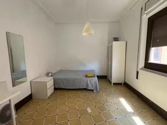 ¡Recién llegado! Habitación en Carrer de les Jonqueres, Sant P.