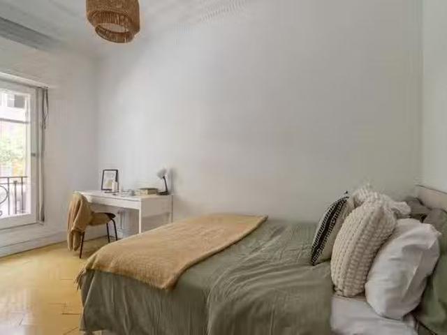 ¡Recién llegado! Habitación en Carrer de Muntaner, Sarrià Sant.